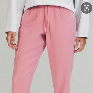 Lululemon on the fly joggers